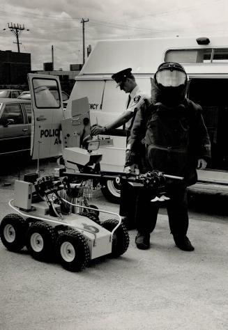 Team work, PC Bill Faulkner of York Regional Police prepares the remote mobile investigator to accompany human partner, Sergeant Brad Law, in the bomb(...)