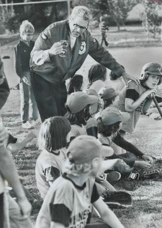 Coach's Encouragement to his baseball team paid off and the youngsters went on to win their play-off game in the Willowale Boys' Club league 27 to 17.(...)