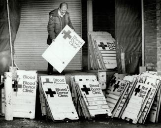 Signs for life. Andrew Szymanski, of the Canadian Red Cross transport department, prepares dozens of signs at the agency's depot on Mowat St. They wil(...)