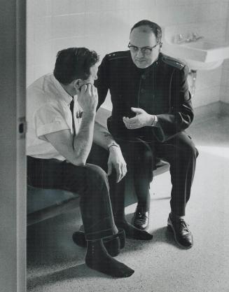 Alcoholic talks to Capt. Reginald Gage of the Salvation Army's Harbor Light mission about his problem. The mission's centre for treatment of alcoholic(...)