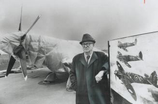 Fred Speer, former member of the Royal Flying Corps, stands in front of the Ontario Place Spitfire, the fighter plane credited with winning the Battle(...)