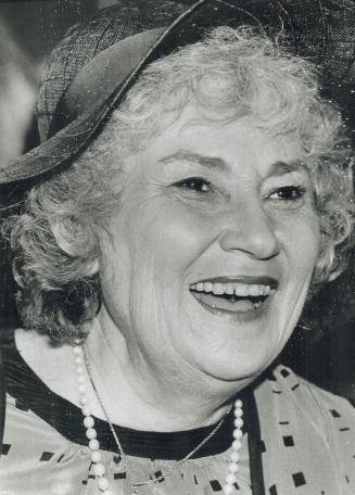 Bella Abzug: U.S. feminist praises Prime Minister Pierre Trudeau's peace initiative