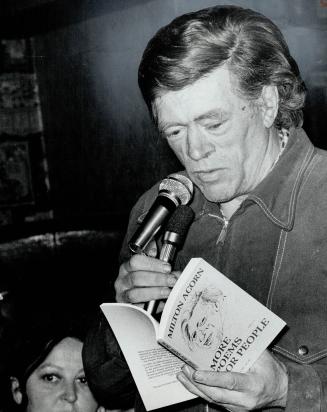 Milton Acorn: Reading at Grossman's Tavern, in 1972 photo