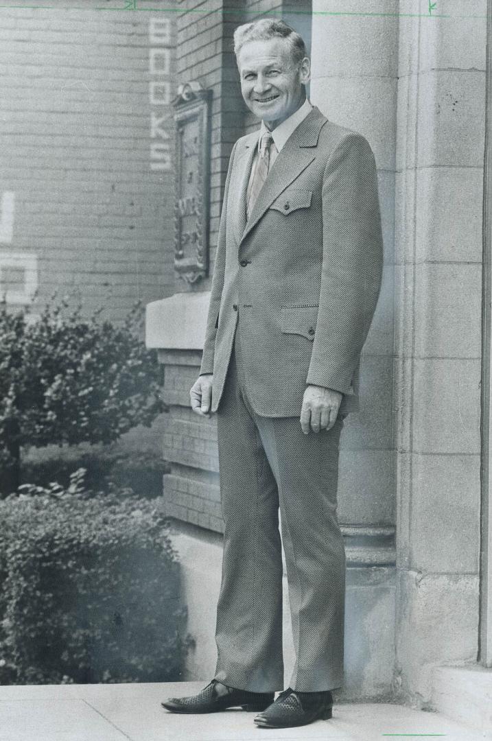 Police Chief Harold Adamson, 6 feet 2 1/2 inches tall and weighing 210 pounds, models navy and white birds-eye knit suit from George Richards Kingsize Clothes