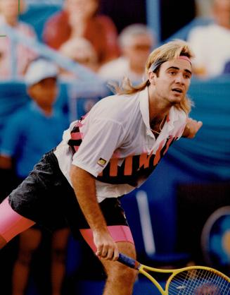 Andre Agassi, 20, in hot pink bicycle pants and flowing mane, yesterday displays the winning style that's captured the hearts of female tennis fans. A(...)