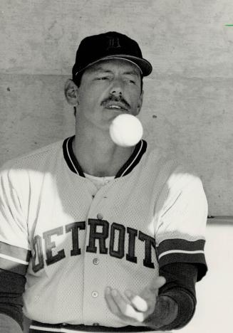 s. Left, pitcher Doyle Alexander flips a ball in dugout, [Incomplete]