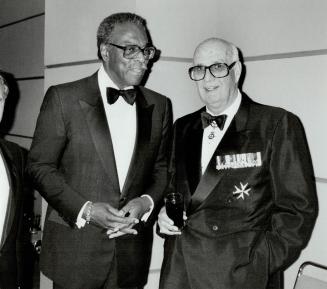So long, linc, Outgoing Ontario Lieutenant-Governor Lincoln Alexander, left, is honored by former Lieutenant-governor John Black Aird at a gala dinner(...)