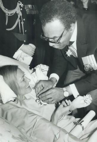 Lincoln Alexander presents Ann Tindal, former program director at Harborfront, with Order of Canada medal in 1987