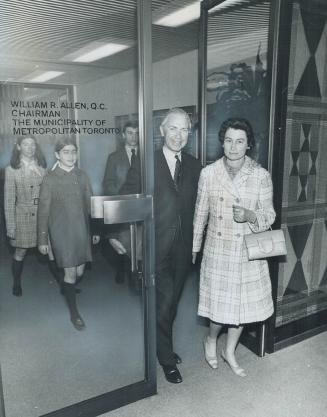 Walking away from job, as Metro chairman, William Allen and his wife and three children, Frank, 18, Rosemary, 16, and Jane, 12, leave his office at Ci(...)