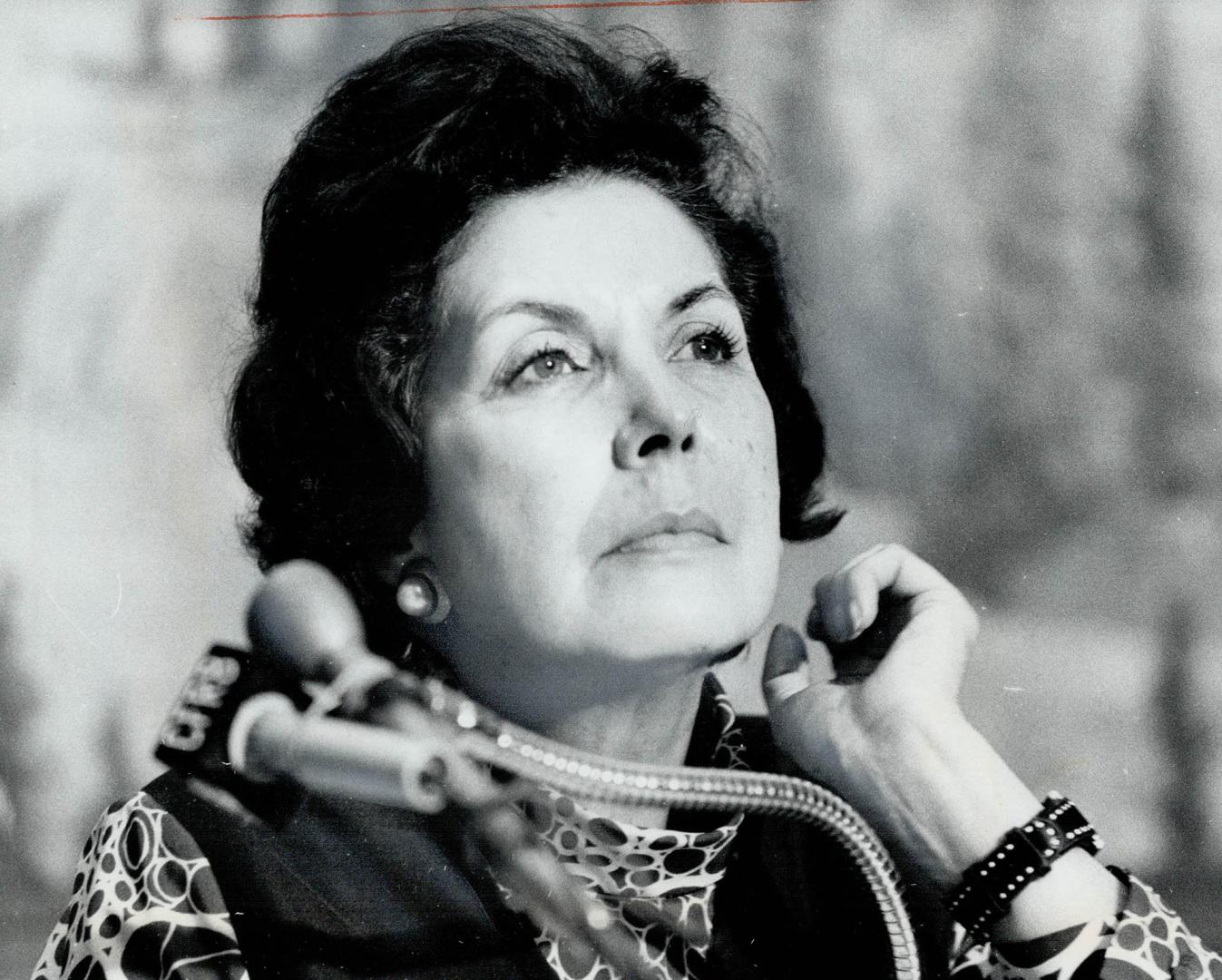 Hortensia Allende, widow of Chile's former president, is criticized by reader for wanting boycott on goods from Chile