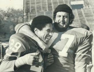 Off with his head? Denver Broncos' defensive end Lyle Alzado (77) clowns with teammate Bernard Jackson during practice session yesterday afternoon in (...)