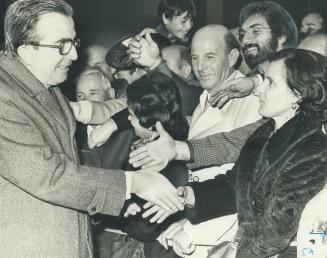 Eager hands reach out to Italian Prime Minister Giulio Andreotti last night as thousands of Metro Italians waited hours at Downsview Canadian Forces B(...)