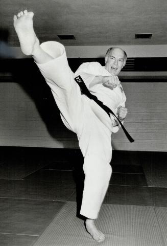 Order in court: Chief Judge H. Tedford G. Andrews, 54, puts his best foot forward during karate practice yesterday after he was honored at the Japanes(...)