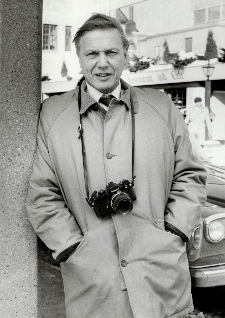 Kermit lives! British broadcaster David Attenborough, writer - narrator - producer of the highly acclaimed TV series Life On Earth, says there are mor(...)