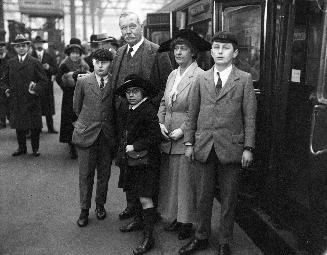 Arthur Conan Doyle and family at Waterloo Station, 1923