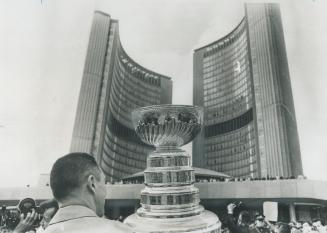 Toronto honors its maple leafs