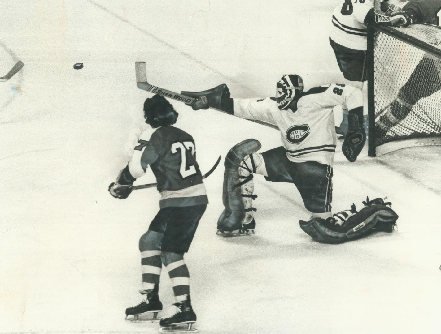 Ken Dryden, Montreal Canadiens' goaltender, typifies Ontario in that hockey team's mix of temperaments and talents, writes Gary Lautens. Above, Dryden(...)