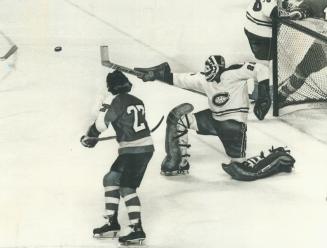 Ken Dryden, Montreal Canadiens' goaltender, typifies Ontario in that hockey team's mix of temperaments and talents, writes Gary Lautens. Above, Dryden(...)
