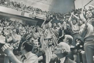 Eruption of Joy at Canada's second goal set Maple Leaf gardens' crowd into an orgy of cheering in Toronto last night when Yvan Cournoyer snapped a pas(...)