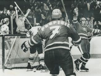 Montreal fans cheer as Czechs score first Goal against soviets in Canada cup game