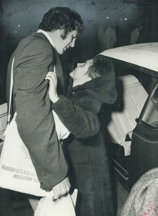 Hero Home. Paul Henderson is greeted by his daughter, Heather, at Toronto international airport last night. High goal won final game