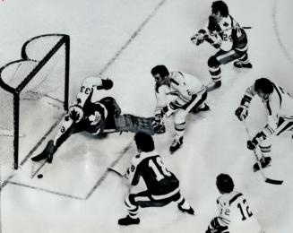 Doug Favell, Maple Leaf goalie, makes diving stick save on shot by Boston Bruins' Ken Hodge (8) in Stanley Cup quarter-final opener at Boston Garden l(...)