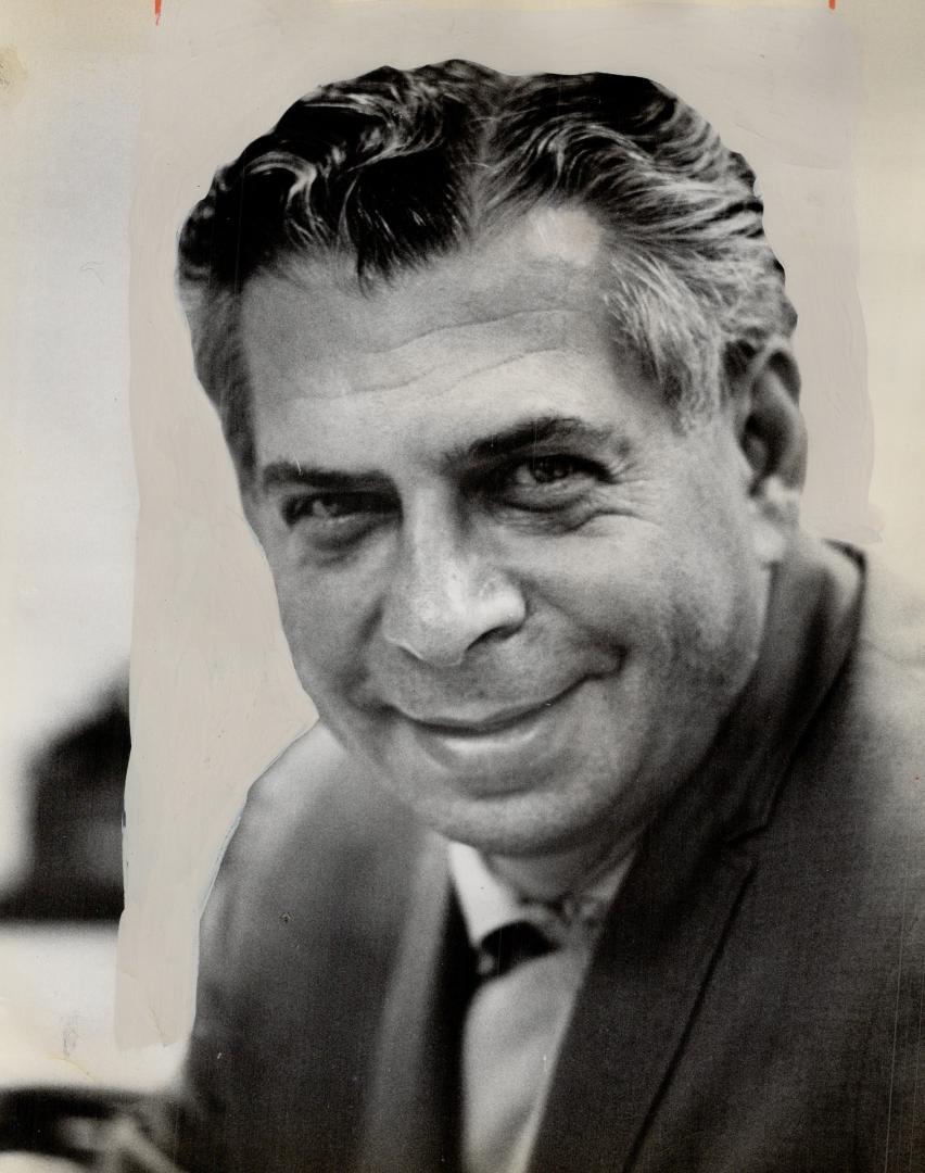 Sid Elliot. A Romanian stable