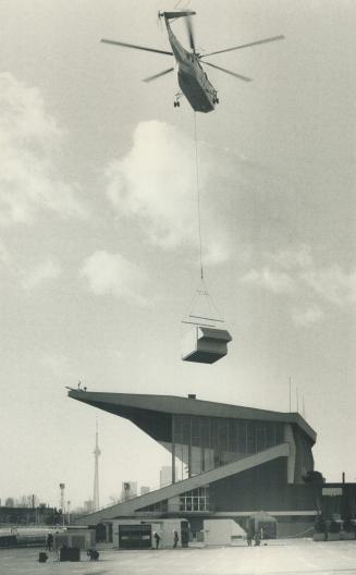 Renovation on the fly. Greenwood Racetrack's clubhouse receives new heating and ventilation untis with a little help from a Sikorsky S61 helicopter. T(...)