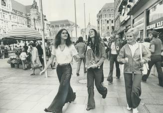 Sights and shops of Munich attract Olympic athletes Debbie Brill (left) and Brenda Eisler, and Sigrid Chatel (right) of Montreal, chaperon for Canadia(...)