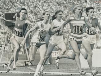 Glenda Reiser, in fourth place, is forced to the outside in the semi-final of the women's 1,500-metre race at the Munich Olympic games. Only 17, Glend(...)