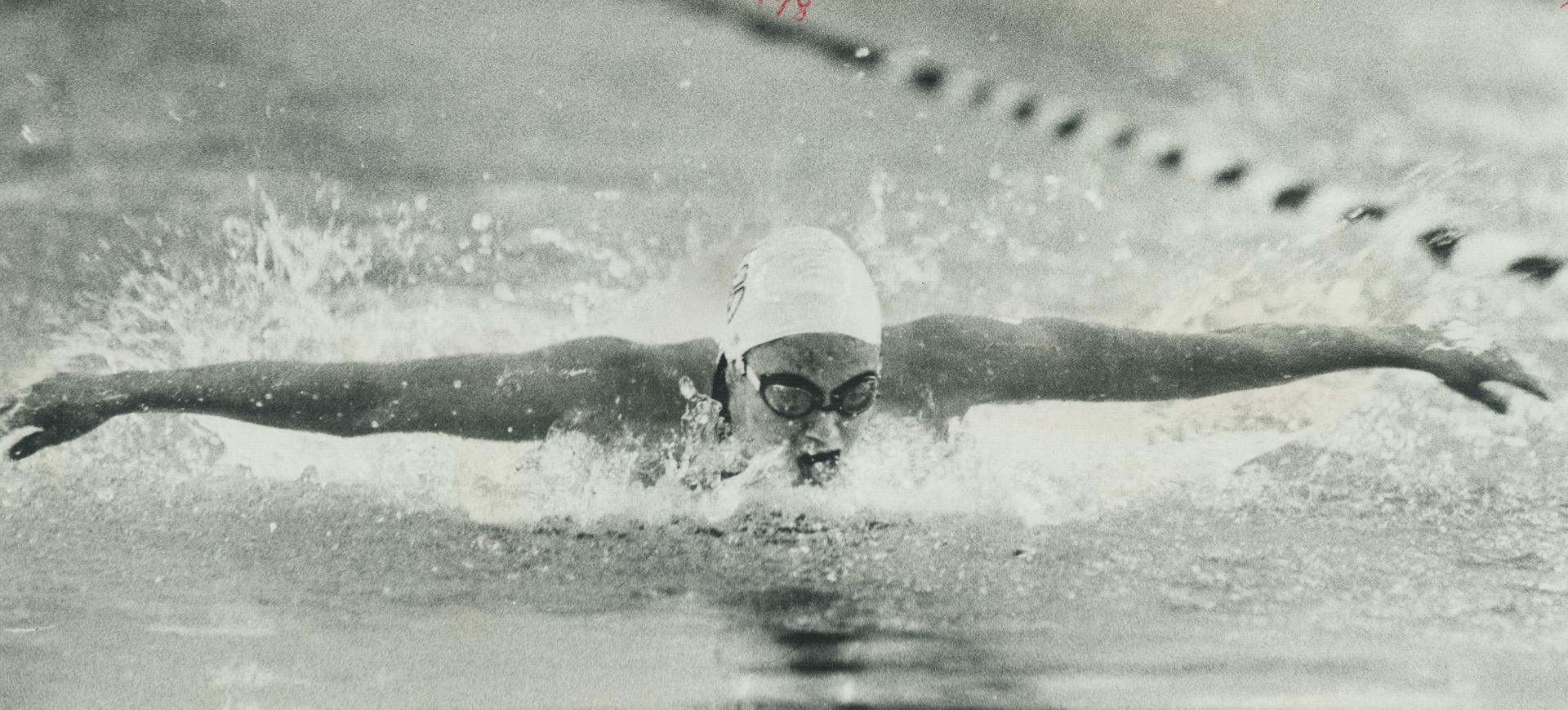 Susan Sloan sets commonwealth record in the 100-metre butterfly at Etobicoke
