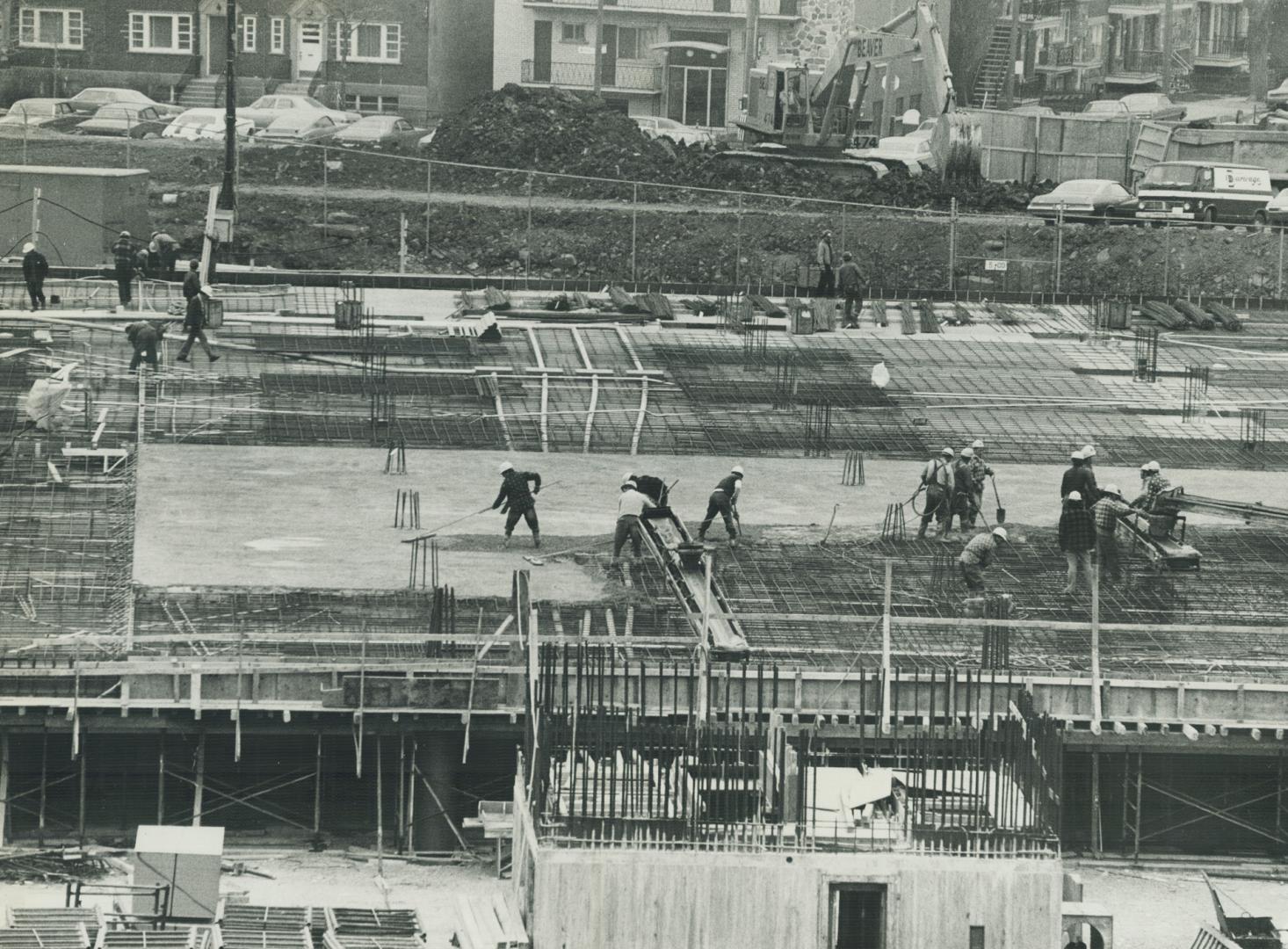 Sports - Olympics - (1976) - Montreal - Olympic Stadium - (Construction)