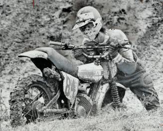 No Vandeemter, 17, finds his 125cc machine prefers to dig, not race