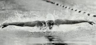 Susan Sloan sets commonwealth record in the 100-metre butterfly at etobicoke