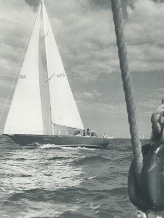 Canada's Yacht humbles U.S. again, Heeling gently as she runs before the wind, the Canadian yacht Manitou races on to win her second race in the Canad(...)