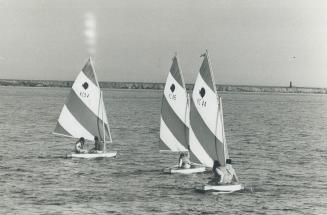 Water rat sailing club members get in a few tacks at the club's Lake Ontario location off Cherry Beach near the Hearn generating plant. Club members, (...)