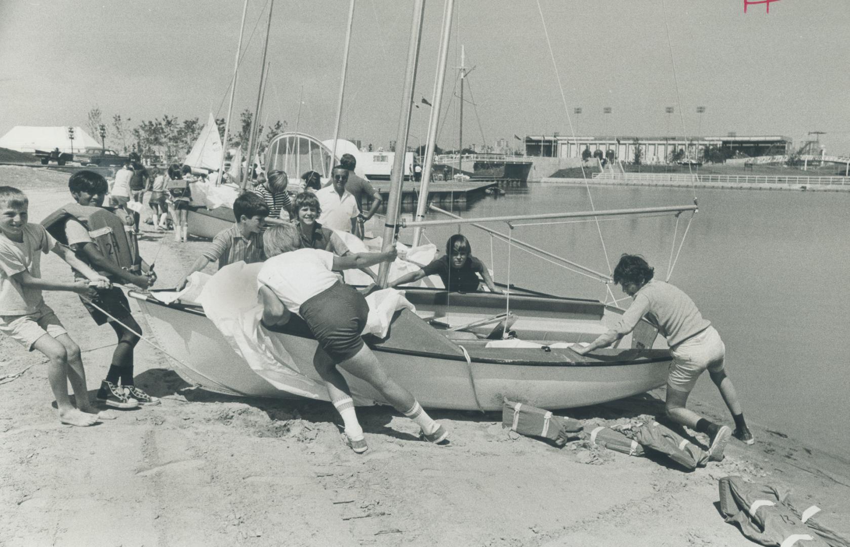 An advance taste of sailing lessons is enjoyed by this group of boys and girls from North York's Fenside Arena branch of the parks and recreation summ(...)