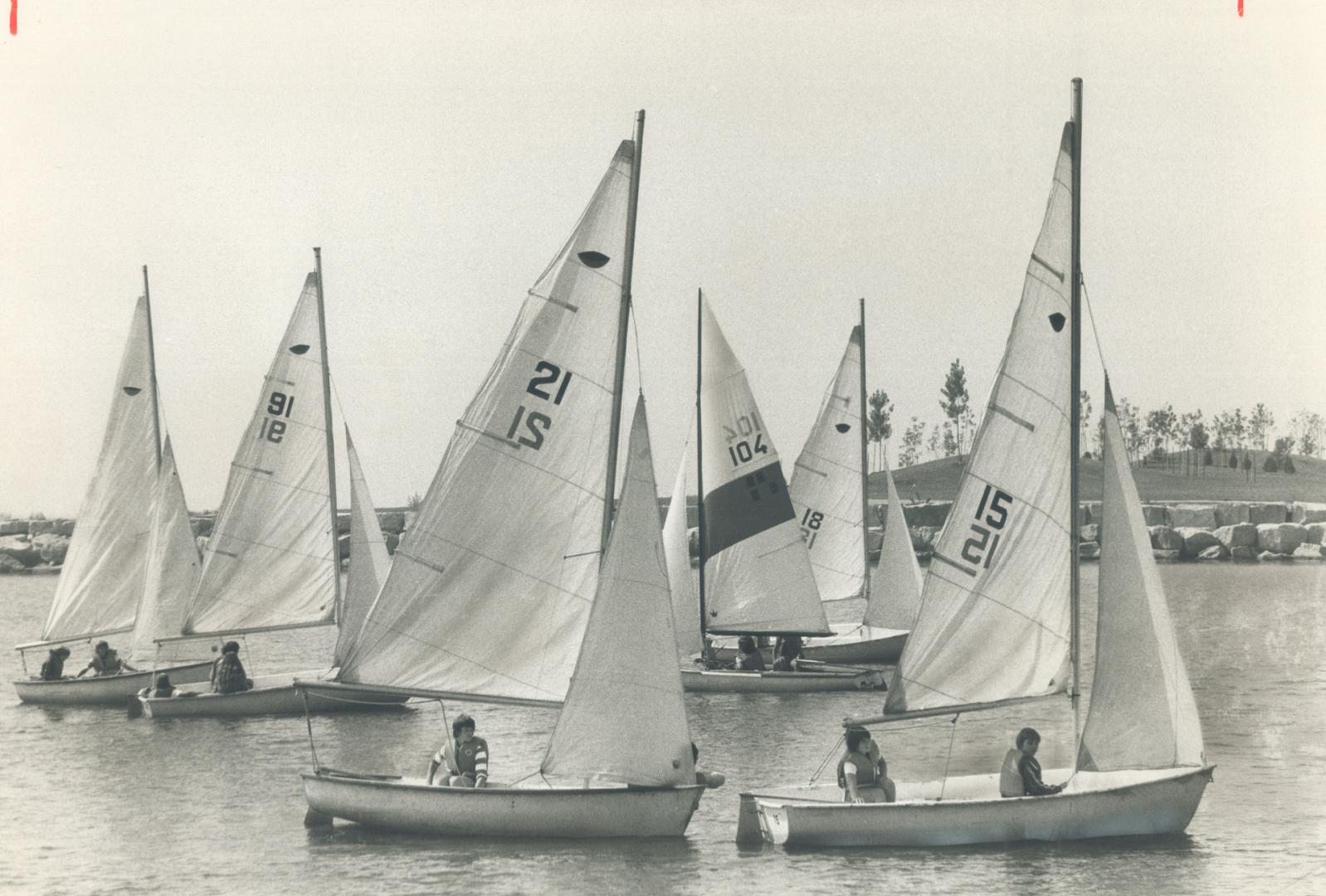 Sailing through the summer, Teenagers from Mississauga and Peel Region are learning to sail this summer in two-week summer courses sponsored by the Po(...)