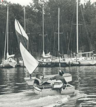 Who cares if summer winds won't blow?, When young skipper Owen Cara's Optimist sailboat ran out of wind in Toronto Island lagoon near Hanlan's Point y(...)