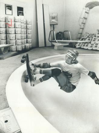 A Swimming Pool, as long as it's empty, will do for 19-year-old Californian skateboarding professional Mike Weed to show off his skills as he does fli(...)