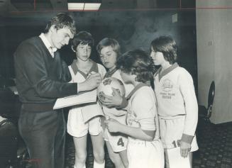 He's popular, Goaltender Jack Brand of New York Cosmos was greeted by members of North York Cosmos last night upon his arrival in Toronto. From left a(...)