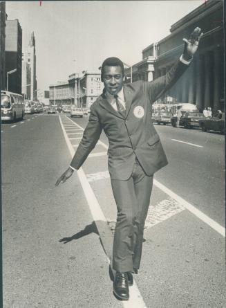 Black Pearl, king of soccer, the superlatives are many when it comes to Brazil's Pele, regarded as the world's greatest soccer player. Pele shows off (...)