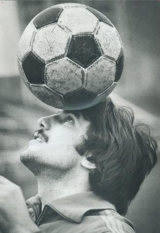 Keep your eye on the ball, Yugoslavian import Danir Sutevski, 20, bounces soccer ball on head during Toronto Metros-Croatia workout yesterday at Varsi(...)