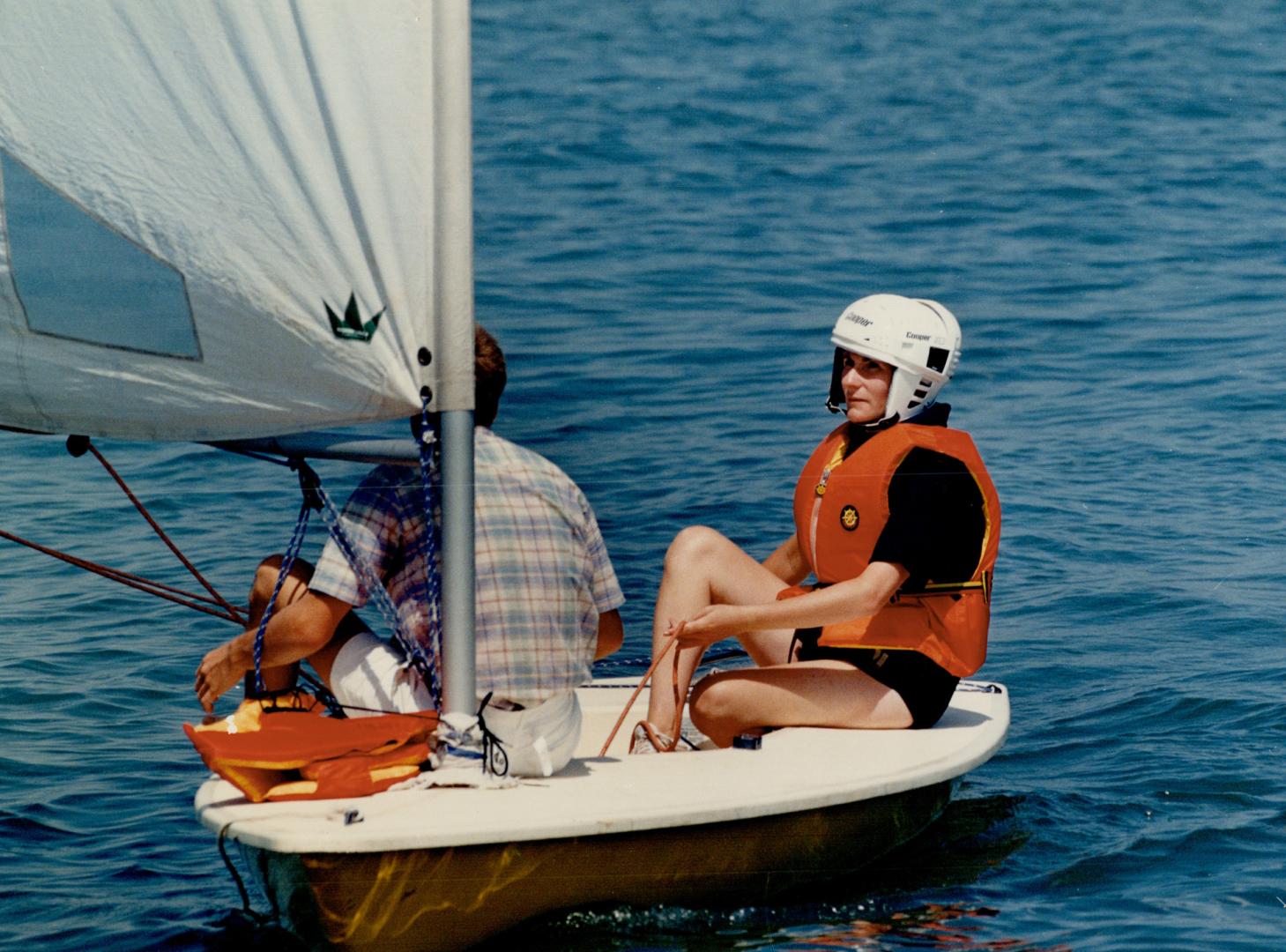 This sailor relies on hearing to make her way over the waves, Sue Pavlicic is blind but she's learning to sail a Laser, thanks to a buoy designed at S(...)