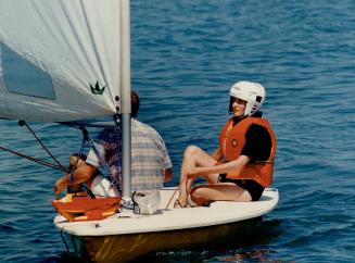 This sailor relies on hearing to make her way over the waves, Sue Pavlicic is blind but she's learning to sail a Laser, thanks to a buoy designed at S(...)