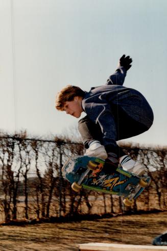 A different kind of winter skating - on a board with wheels, Willy Jenkins, left, and Brian Little, both 15, take time out from studying for exams to (...)
