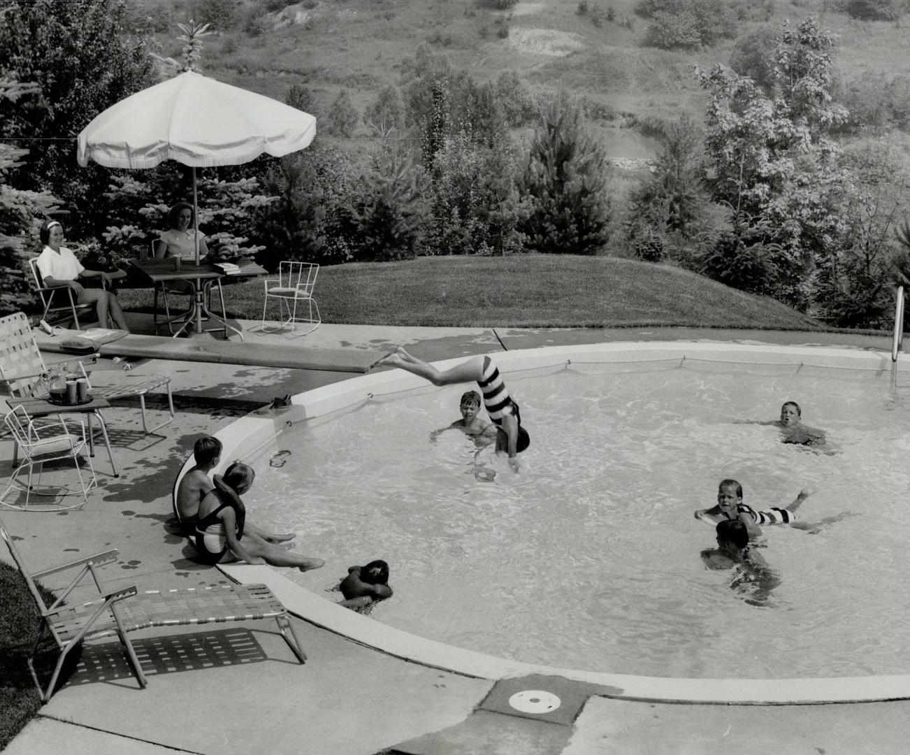 Summer in the city, what better way to enjoy it than with a pool in your back yard like the Robert Mitchells?