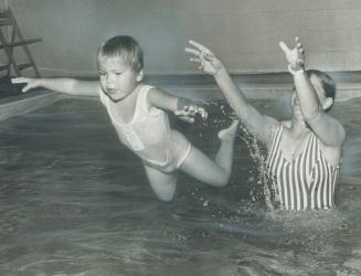 Wendy Carter, 3, is obviously unafraid of the water as her swimming instrutor, Barbara Ferdinandi, playfully tosses her in the pool. Wendy is one of 1(...)