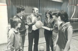 Tim Clarke talks with team captains Stephen Phillips, Stephen Hatzinikov, Tracey O'Neill, Denise Johnston and Brenda Hienz