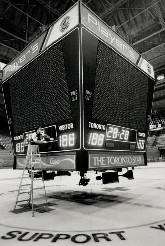 Jim McLean doesn't have to be a high-wire specialist to reac the huge scoreboard and clock that hang fromt he ceiling of Maple Leaf Gardens - the equi(...)